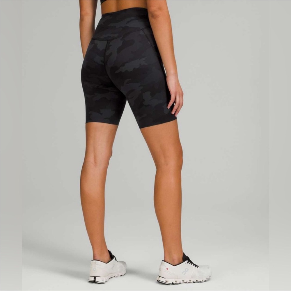 Lululemon Base Pace High-Rise Reflective Short 8" Size 4 Athletic Yoga Sporty